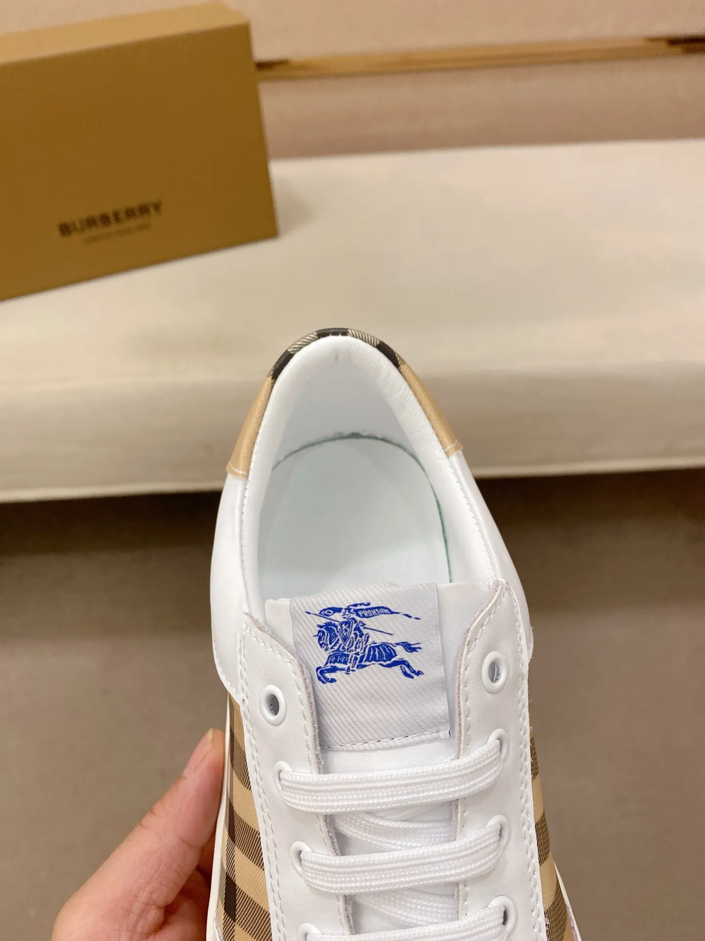 Men's shoes 💰: 420💰🇮🇹🇮🇹BURBERRY's top purchasing agents are available simultaneously at the counter. 🔍🔍On sale at the same time. Positive code number: 38-44 Italian imported first-layer cowhide with fabric. Fully imported sheepskin lining, sole: the original sole is specially provided by the original factory, the exclusive movable molded sole is super comfortable, the original factory follows the order, 🔍🔍high quality, you can go in and out of the counter at will, welcome to compare. Can be customized. 45 non-refundable
